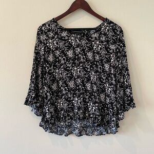 Cynthia Rowley Blouse Top Large Floral Black White 3/4 Sleeve V-Neck Ruffle